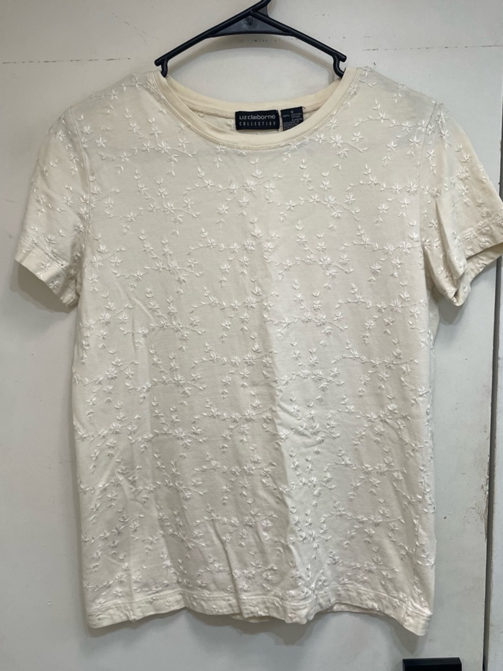 Vintage floral embroidered cream tee S Liz Claiborne Cottagecore coquette